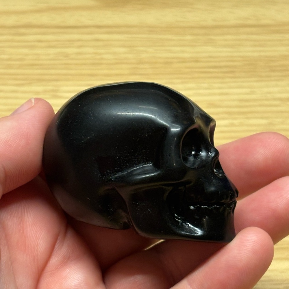 Black Obsidian Skull - Picture 4 of 6